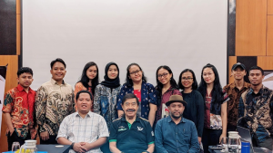 Jajaran direksi dan para peneliti Suryakanta Institute foto bersama dalam Rapat Kerja Tahunan (RKT) 2024 di Yogyakarta.